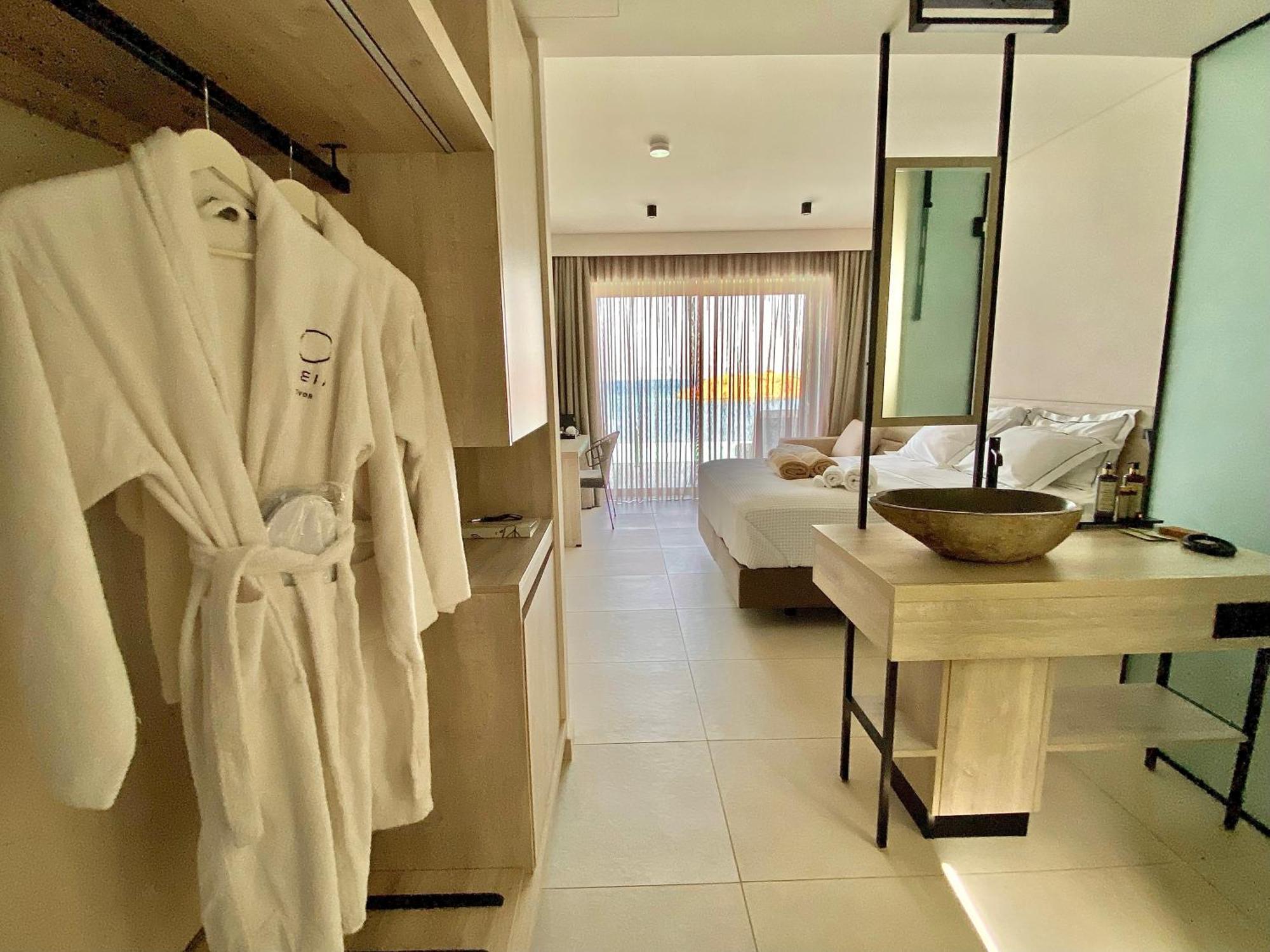 Eleia Seafront Rooms & Villas Pétra Eksteriør bilde