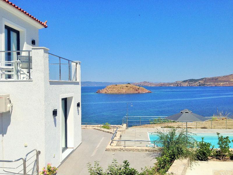 Eleia Seafront Rooms & Villas Pétra Eksteriør bilde