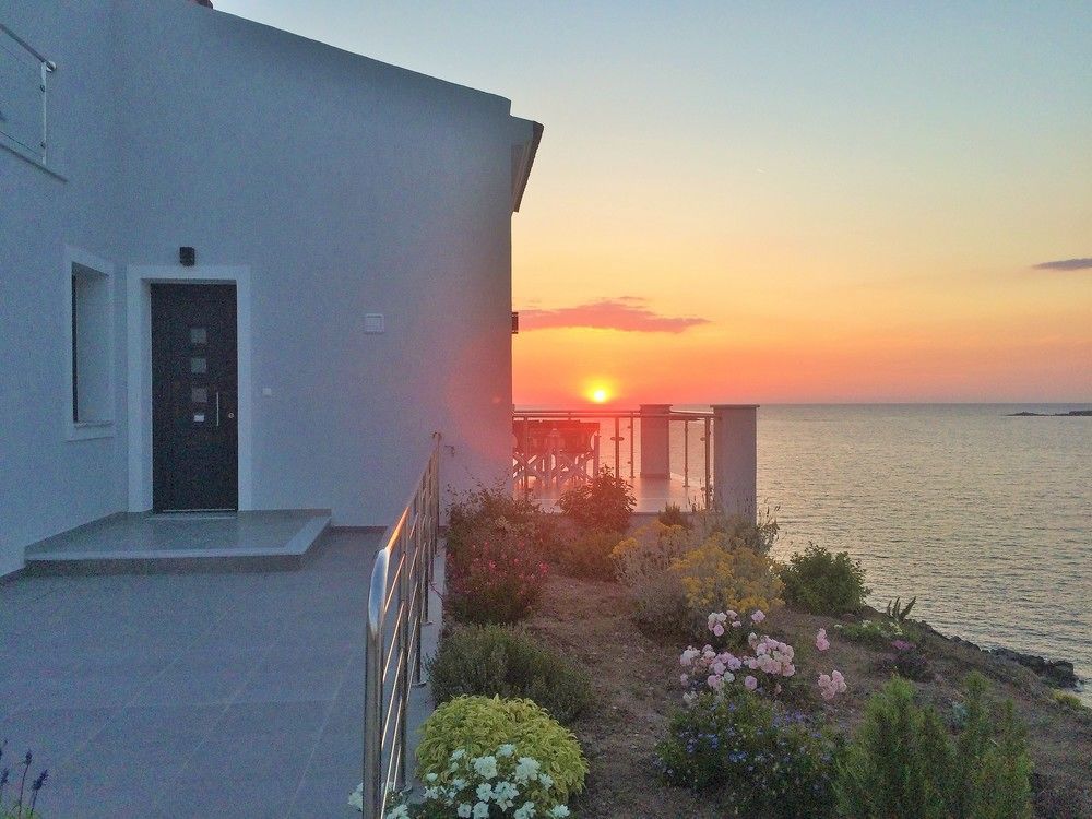 Eleia Seafront Rooms & Villas Pétra Eksteriør bilde